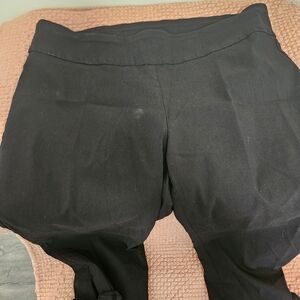 Crown & Ivy Black Capri's